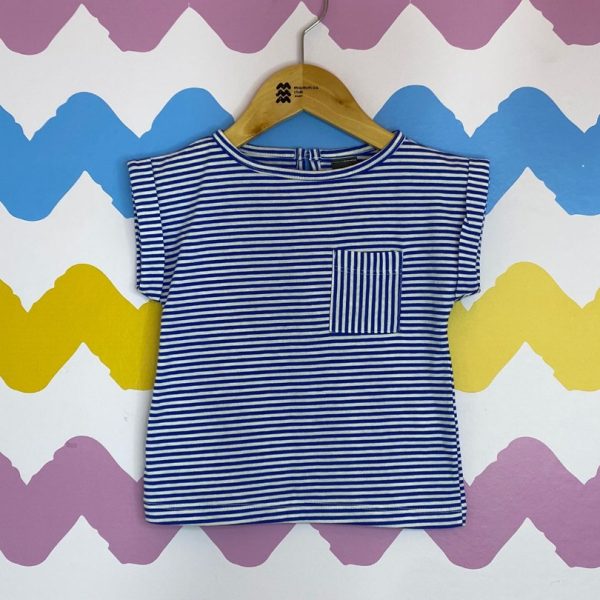 Camiseta listrada azul e branco  12 meses