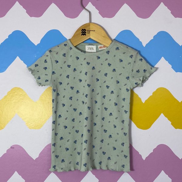 Camiseta canelada azul flores 18 meses